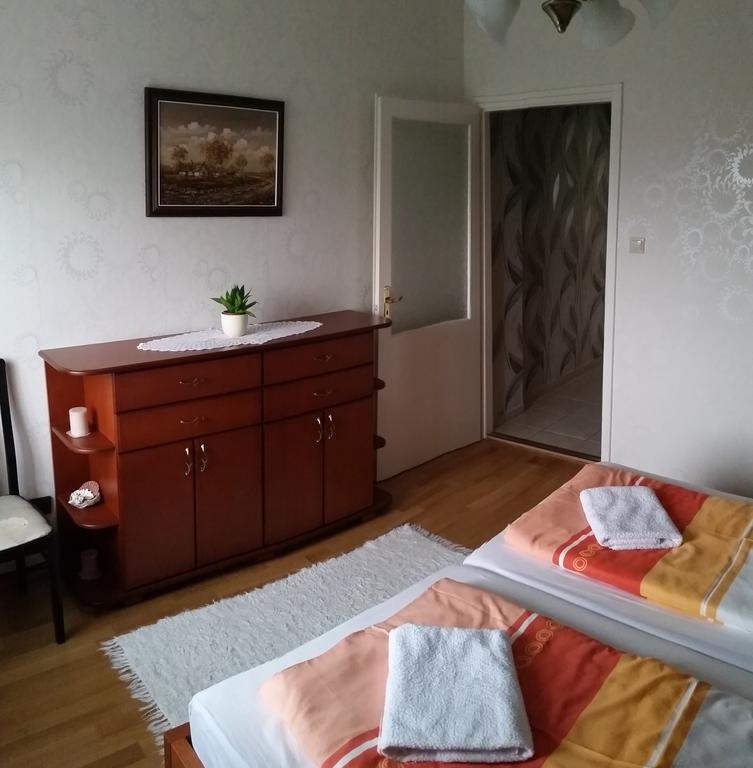 Fadora Apartman تيهاني الغرفة الصورة